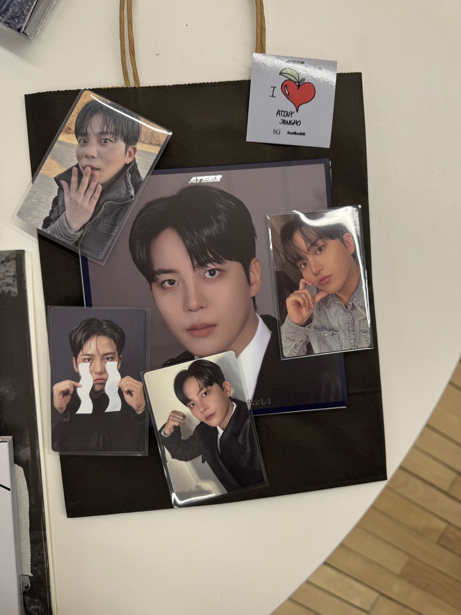 speckledsun's tweet photo. mini jjongbear and i had the most wonderful time at @hello82nyc ATEEZ Golden Hour: Part 4 popup!! thank you @hello82official 🩷 #ATEEZ_POPUP #hello82 #82giveaway https://t.co/tvwpYN8yL6