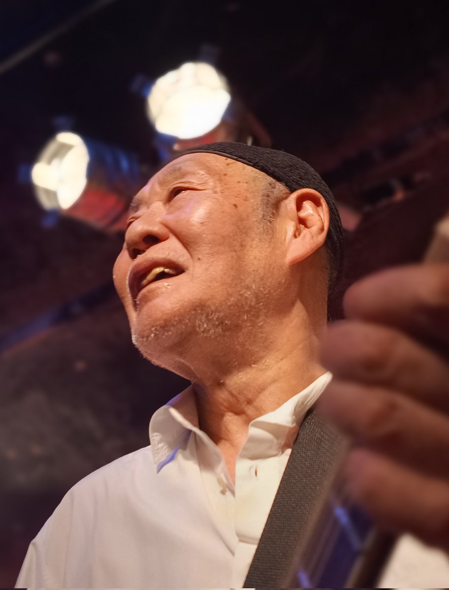 ishijiro28's tweet photo. 遠征1日目。間違いもまた絵になる男「泉谷しげる」　あいまいな夜の出だしのドラムが最高にかっこ良かった。ノリの良い広島の皆様と　#泉谷しげる #板谷達也 #全力ライブ #広島セカンドクラッチ https://t.co/b8Dp62W826