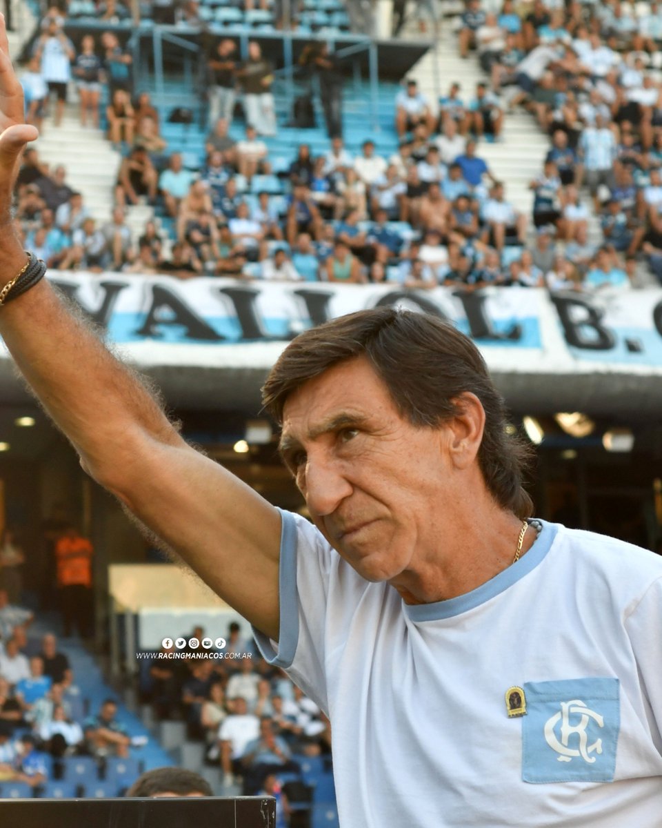 "No digo que estemos juntos porque soy un boludo y lo digo por decir. Cuando estamos juntos es distinto, no nos tiene que dividir nadie. Acá lo más importante es #Racing".

👉 Gustavo Costas en conferencia.