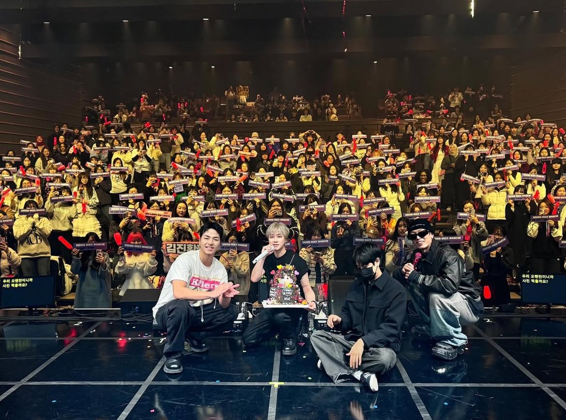 yn__208's tweet photo. 前4人も可愛いし後ろ2人もかわいすぎはあiKON、、、🥺💖💖💖 https://t.co/YT5dicBHqL