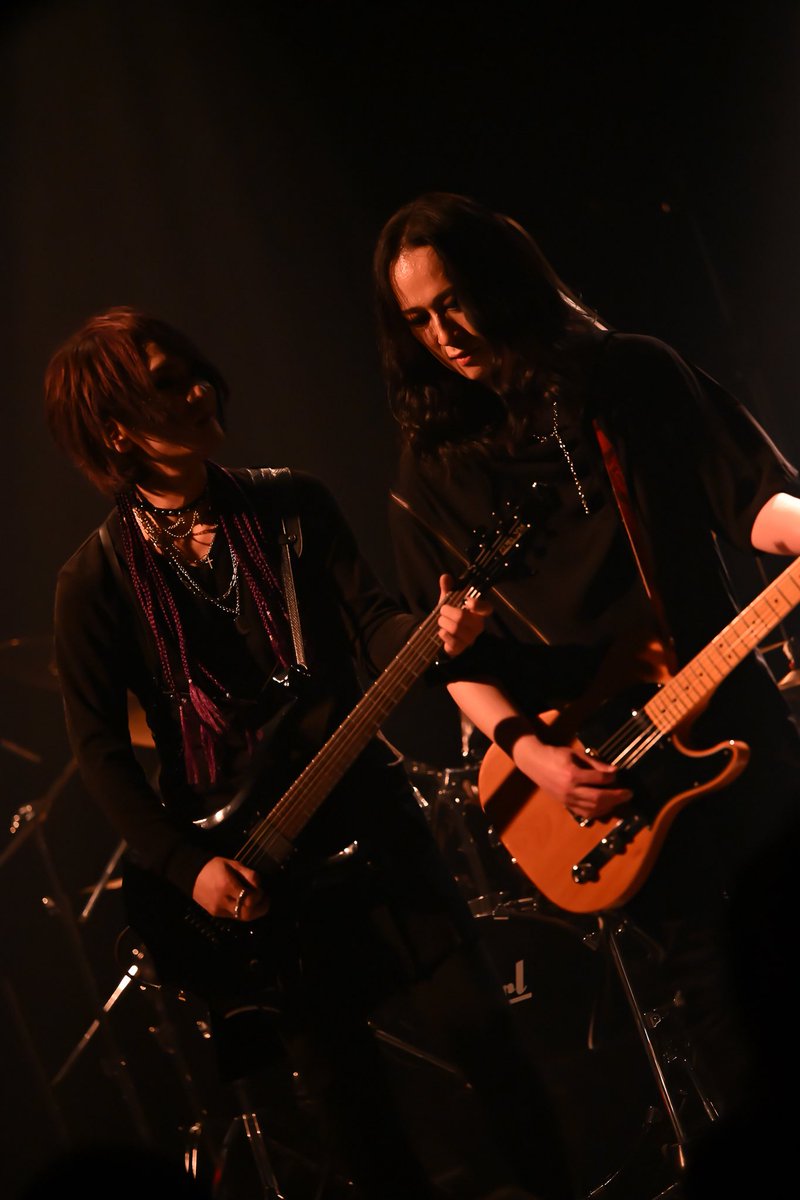 sadomaru3go_sho's tweet photo. 昨日は初台DOORSありがとうございました！
新春丘祭り、熱いイベントでした✨
#modeofnostalgia
１．【KR】cube
２．蒼い月
３．かすみ
４．惨劇の夜
５．太陽の碧
６．GARDEN
７．秒「 」深

Photo: @siratama0919 https://t.co/gdhXEKSaMZ