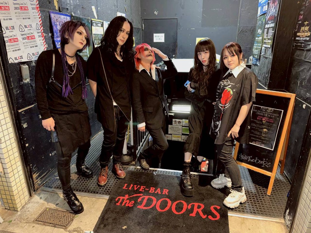 sadomaru3go_sho's tweet photo. 昨日は初台DOORSありがとうございました！
新春丘祭り、熱いイベントでした✨
#modeofnostalgia
１．【KR】cube
２．蒼い月
３．かすみ
４．惨劇の夜
５．太陽の碧
６．GARDEN
７．秒「 」深

Photo: @siratama0919 https://t.co/gdhXEKSaMZ
