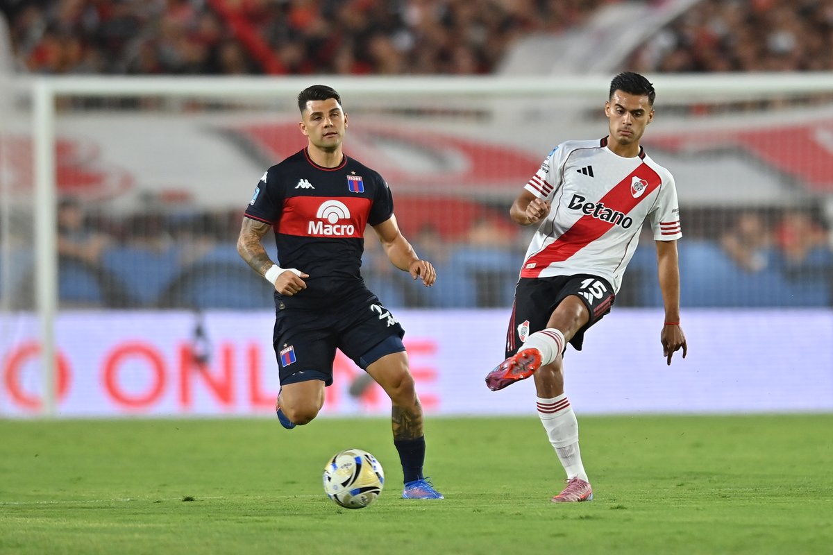 RiverPlate's tweet image. ⌚️ 35' PT  River 0 - Tigre 2

#VamosRiver ⚪️🔴⚪️