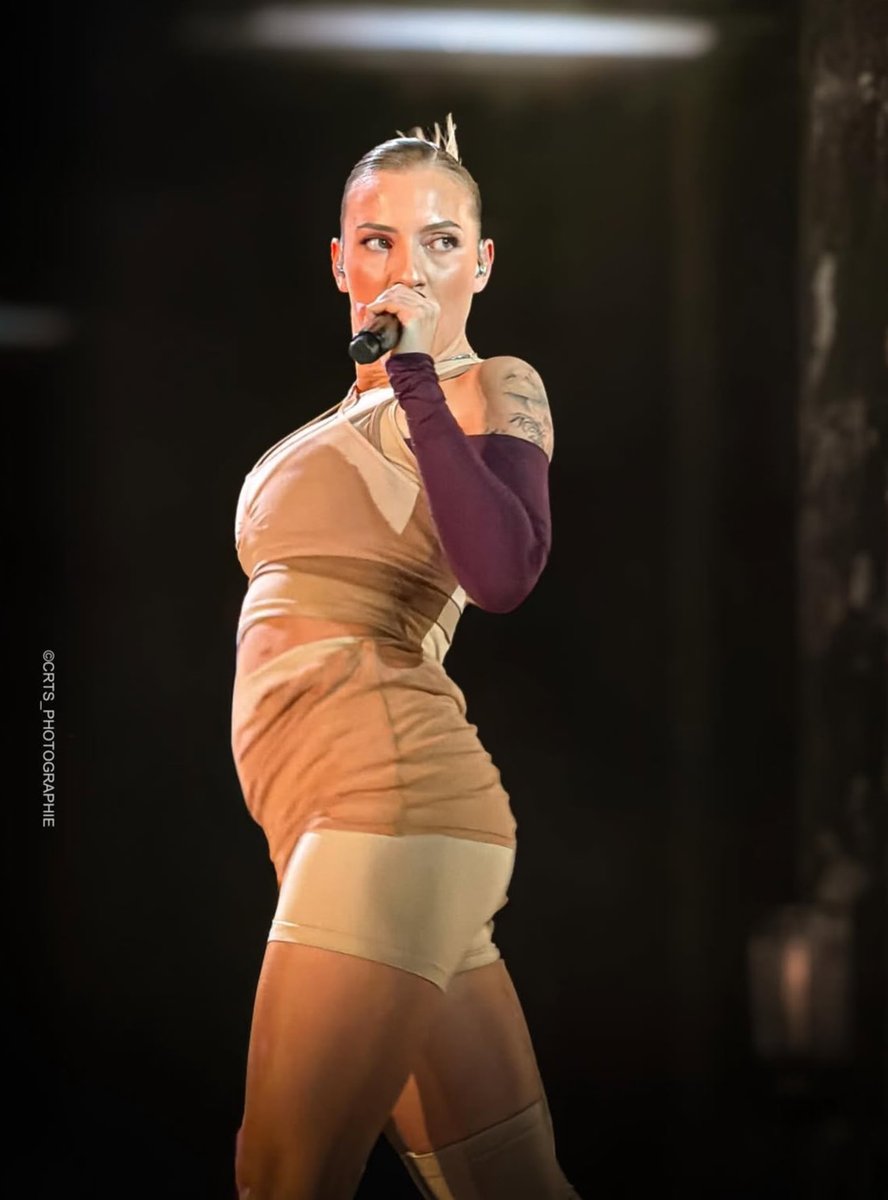 Arriver en finale et faire 41 % alors qu’elle est détestée depuis 4 mois… non dsl, c’est très star 💅🏼
 #StarAcademy