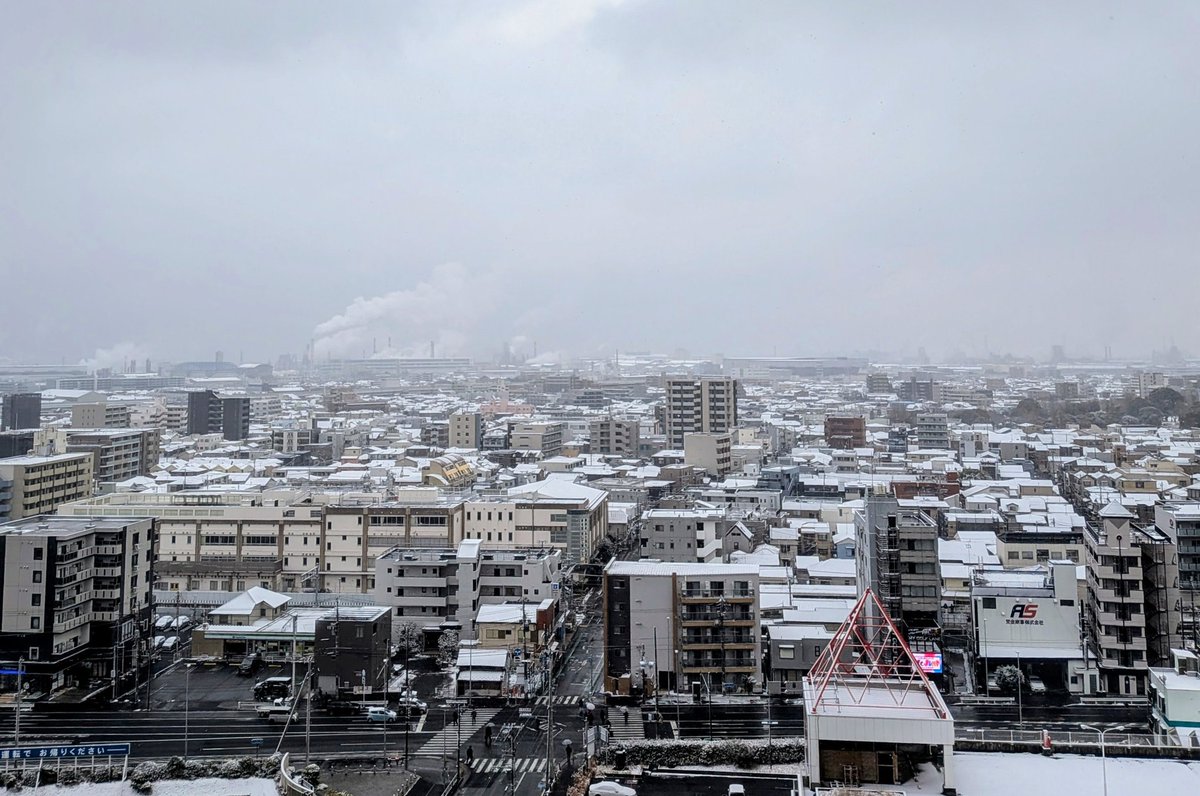 関東の子供は雪積もってるよと言った瞬間に目が覚めるのなーぜなーぜ？
＃雪　＃雪景色
