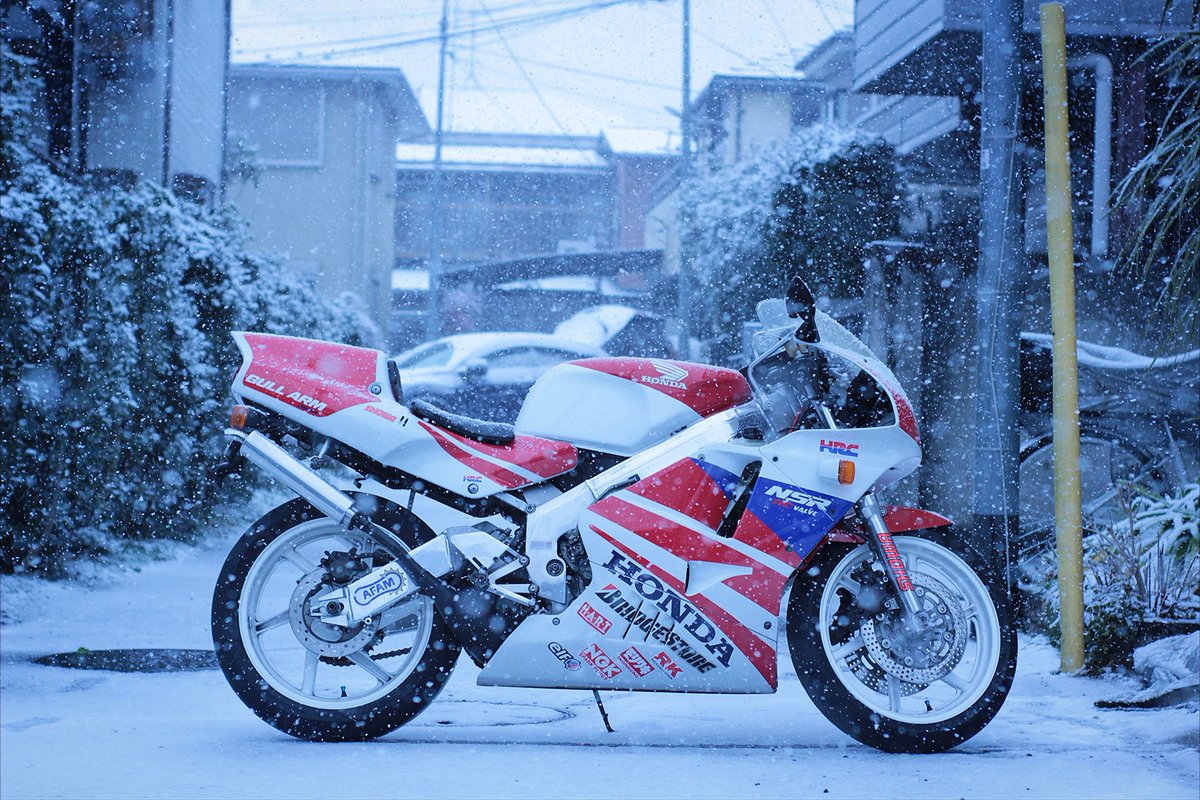 ns25typeR_dc5's tweet photo. 雪の中バイク乗ってますアピールしてもただの承認欲求モンスターだし危険なうえに迷惑なだけだから、せいぜい家の前で写真撮るくらいにしておこうね。
絶対いるんだろうなーと思ったらもうちらほらポストあって相変わらずだった。 https://t.co/at89oINTVR
