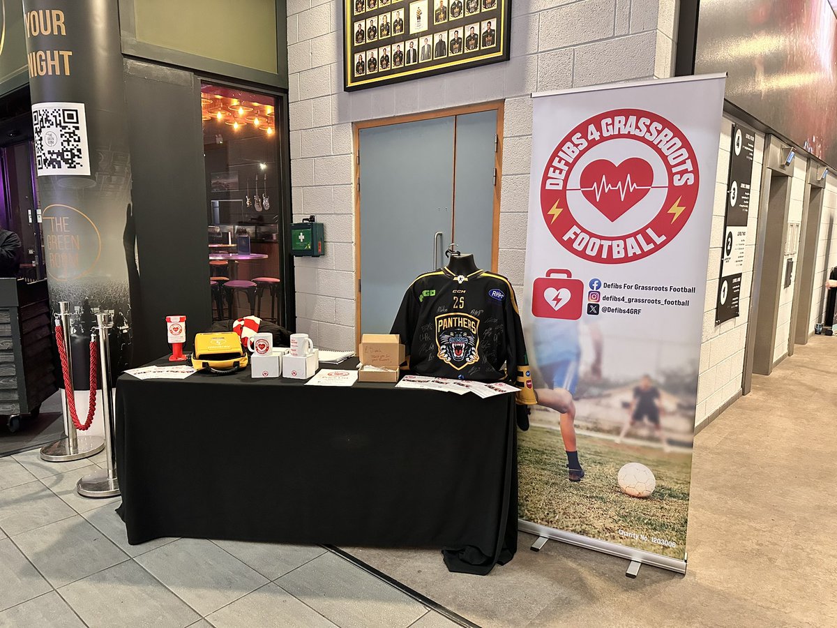 Amanda28_84's tweet photo. Fabulous evening at the @nottinghamarena for our first @Defibs4GRF evening with @PanthersIHC
Thank you so much for your support & generosity.
Same again next Saturday
#Panthers #nottinghamarena #charity #fundraiser #defibs #grassroots https://t.co/4PMcnVOnzJ