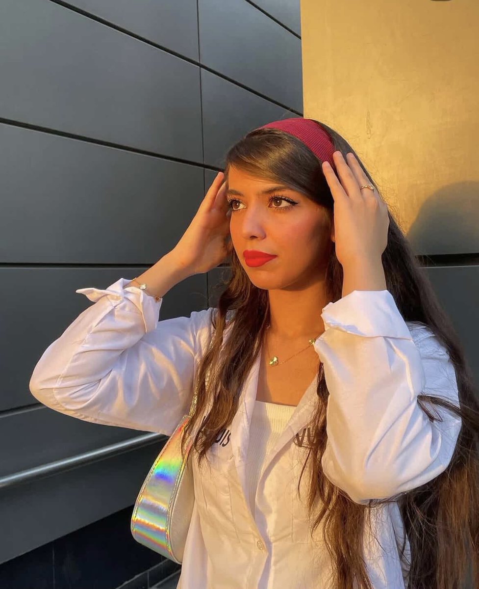 🔴🔴🔴#رکسانا_قنبری 19 سالشه در شاهین شهر روز 18 ام یا 19 ام ربوده شده و هیچ خبری ازش نیست. خیلی کم ازش گفتن لطفا صداش باشید.
#IranMassacre 
#KingRezaPahlavi 
#RezaPahlaviForIran