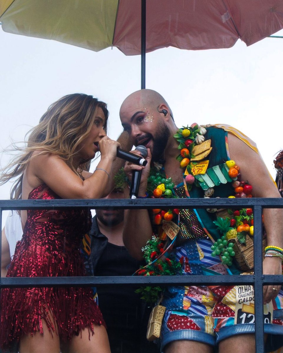 Agora sim… oficialmente, meu Carnaval começou.
E começou do jeito mais bonito possível: cercado de gente, música, afeto e alto astral. <a href="/TiagoAbravanel/">Tiago Abravanel 🧸</a>, meu amigo, que alegria imensa foi viver isso com você. Cantar ao seu lado é sempre mais do que um momento no palco, é troca, é