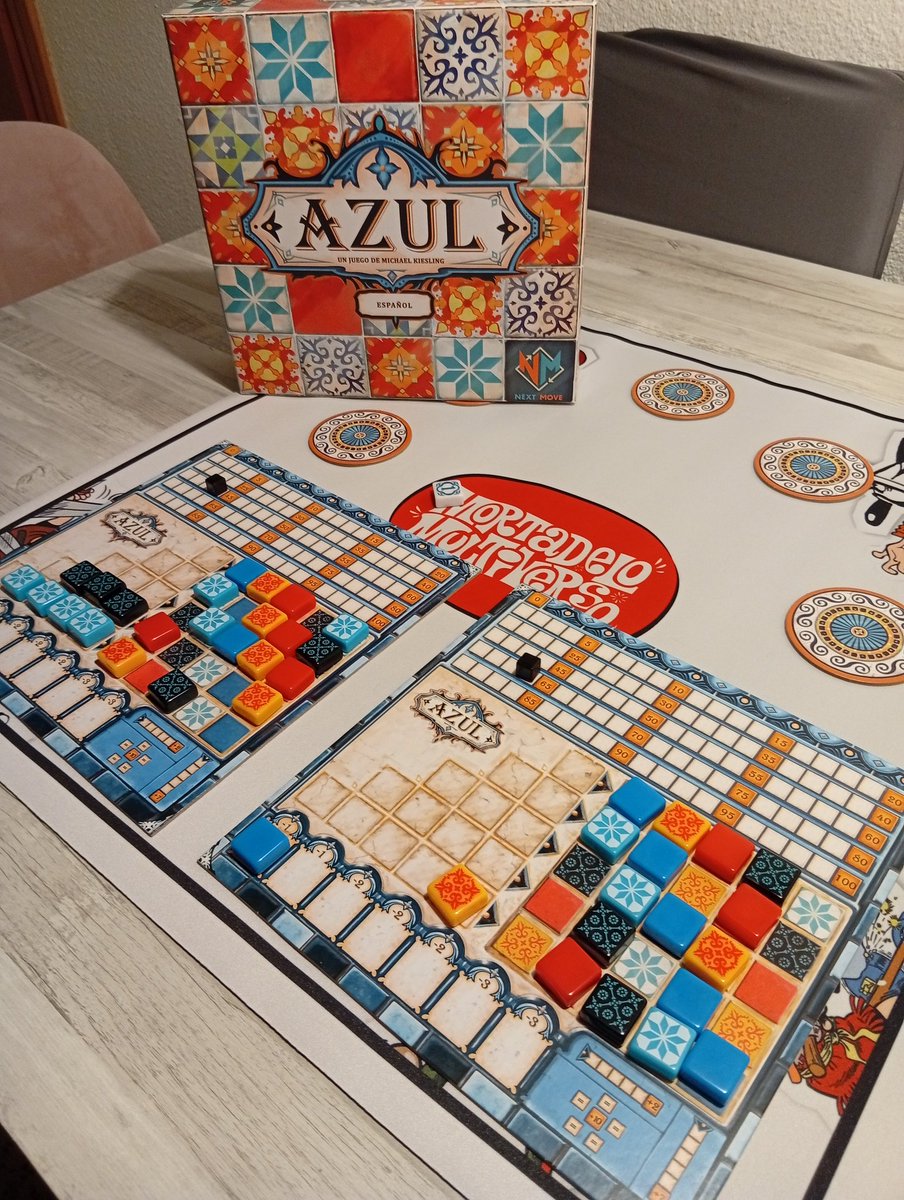 ¿Lo conocía? Sí ¿Había jugado? Por lo que sea no😓. Unas cuantas partidas en BGA y a la colección. Además en casa ha caído de pie y eso siempre es una buena noticia. Azul, porque este amor es azul como el mar aaaaazul...
