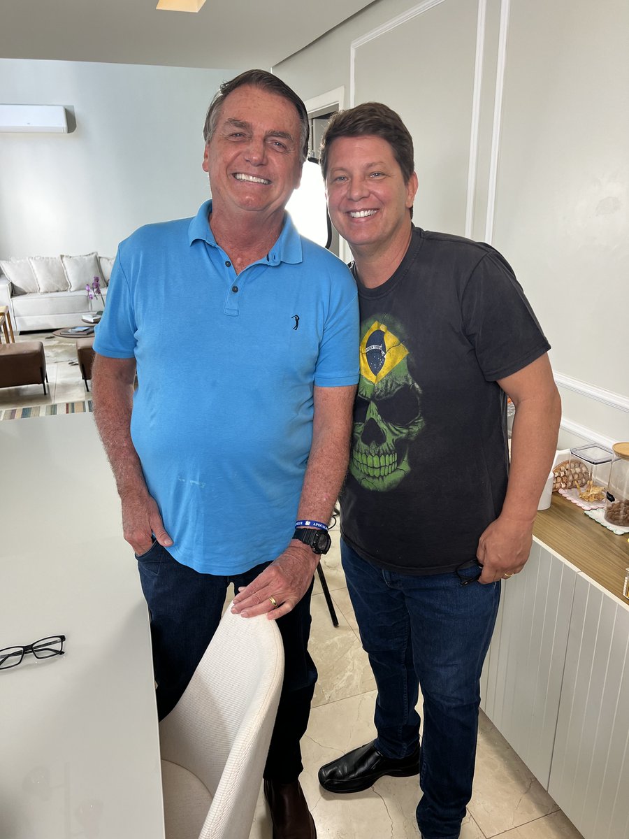 Gratidão não prescreve!

MEU AMIGO FLÁVIO!

⁦<a href="/jairbolsonaro/">Jair M. Bolsonaro</a>⁩ ⁦<a href="/FlavioBolsonaro/">Flavio Bolsonaro</a>⁩ ⁦<a href="/BolsonaroSP/">Eduardo Bolsonaro🇧🇷</a>⁩ ⁦<a href="/CarlosBolsonaro/">Carlos Bolsonaro</a>⁩