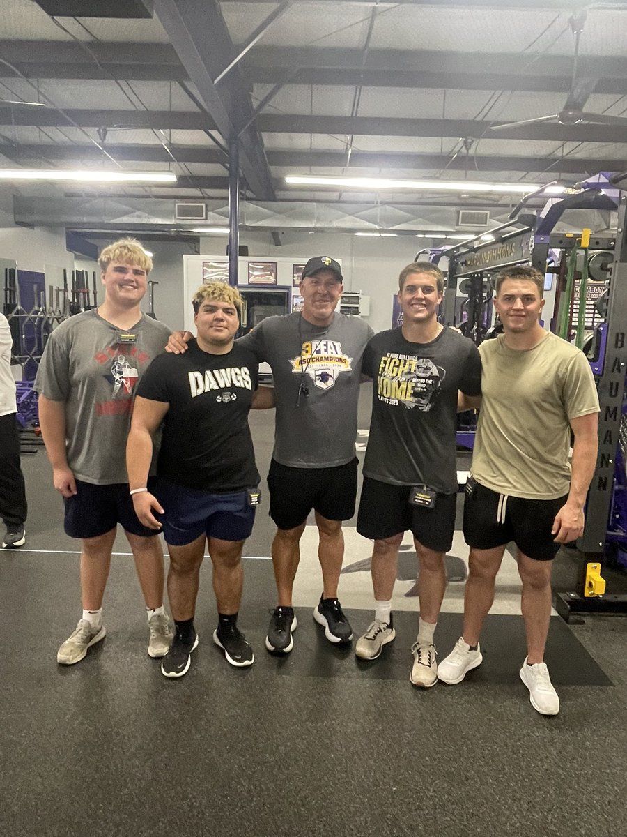 Davis Kwasny tweet media