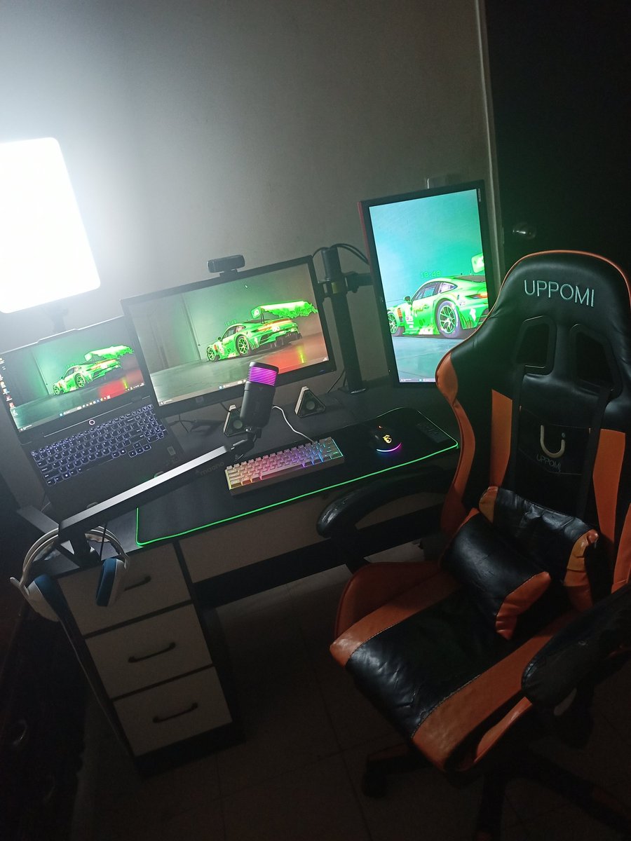 Ya activo con los stream 😎
<a href="/CartelGamingECG/">El Cartel Gaming</a> <a href="/dewskill2earn/">DOMINO EARNING WORLD</a>
Recomienden juegos, ya pronto empezamos con <a href="/PartyIconsOGX/">PARTY ICONS</a>