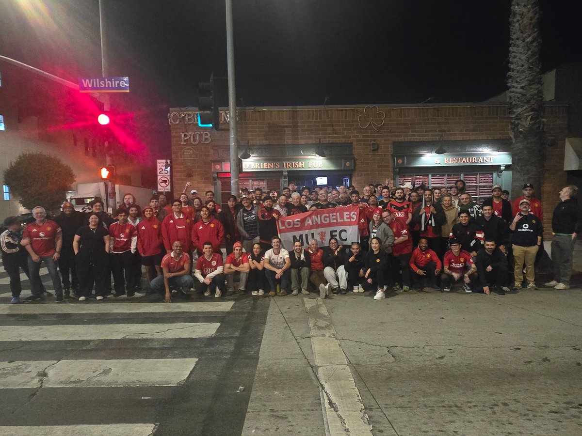 LAREDARMY's tweet photo. 4:30 am matches are never an issue for us, especially when we’re on a 4 game winning streak!!!! 😍❤️🤍🖤 #MUFC #ManchesterUnited #LARedArmy #LosAngelesRedArmy https://t.co/2sKcYtZX4z