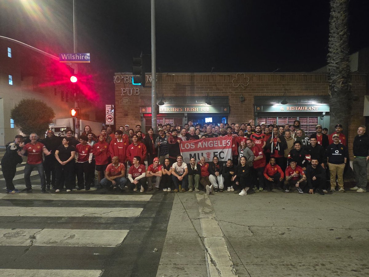 LAREDARMY's tweet photo. 4:30 am matches are never an issue for us, especially when we’re on a 4 game winning streak!!!! 😍❤️🤍🖤 #MUFC #ManchesterUnited #LARedArmy #LosAngelesRedArmy https://t.co/2sKcYtZX4z