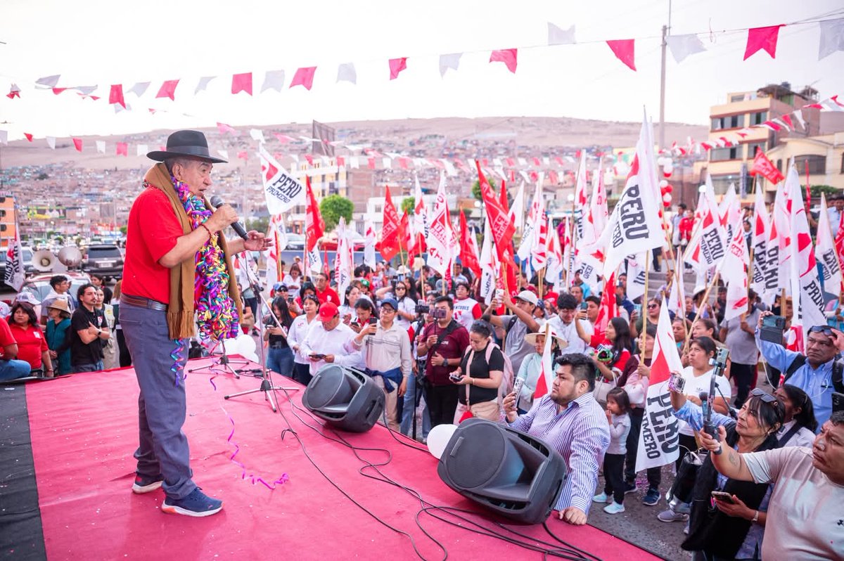 MARIO VIZCARRA en Tacna !!
Tranformaremos al Perú !!
Con oportunidades para todos.
Mejor servicio en Salud, alimentación, educación con calidad y buena estructura,vías de comunicación de primer orden, oportunidades laborales en iguales condiciones para todos.