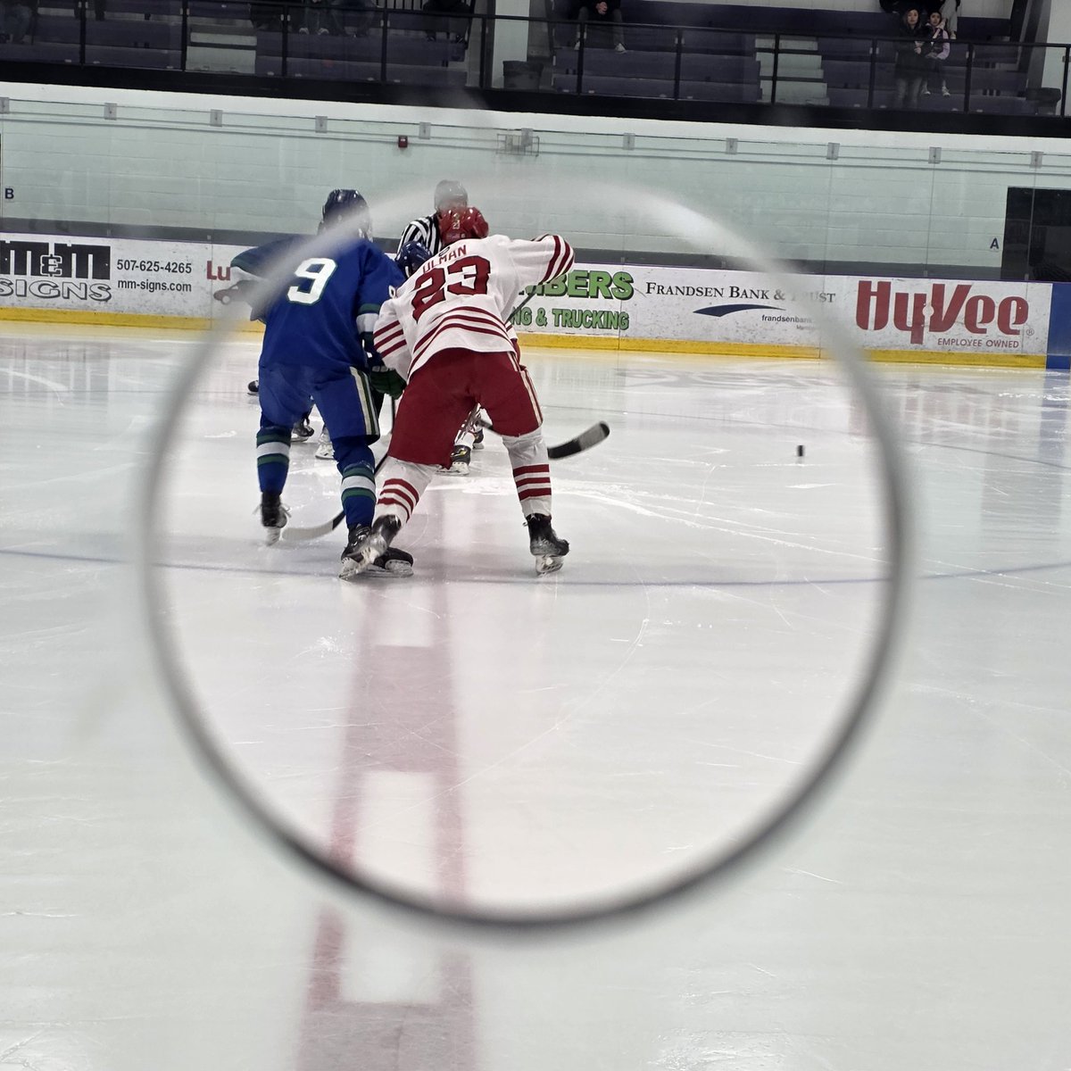 julioscores's tweet photo. Obligatory #GlassHole puck drop @scarlet_hockey vs Blake Bears https://t.co/PkZXTF5Znn
