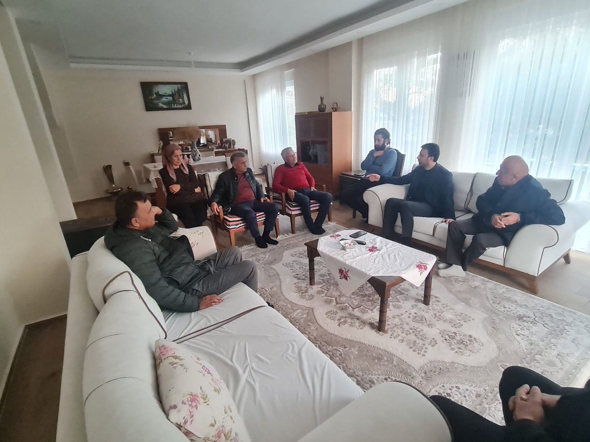 Geçtiğimiz günlerde vefat eden Antalya siyasetinin sevilen isimlerinden müteveffa İbrahim Özcan ağabeyimizin ailesine taziyede bulunduk. Merhuma Allah’tan rahmet, ailesine, sevenlerine başsağlığı diliyoruz…