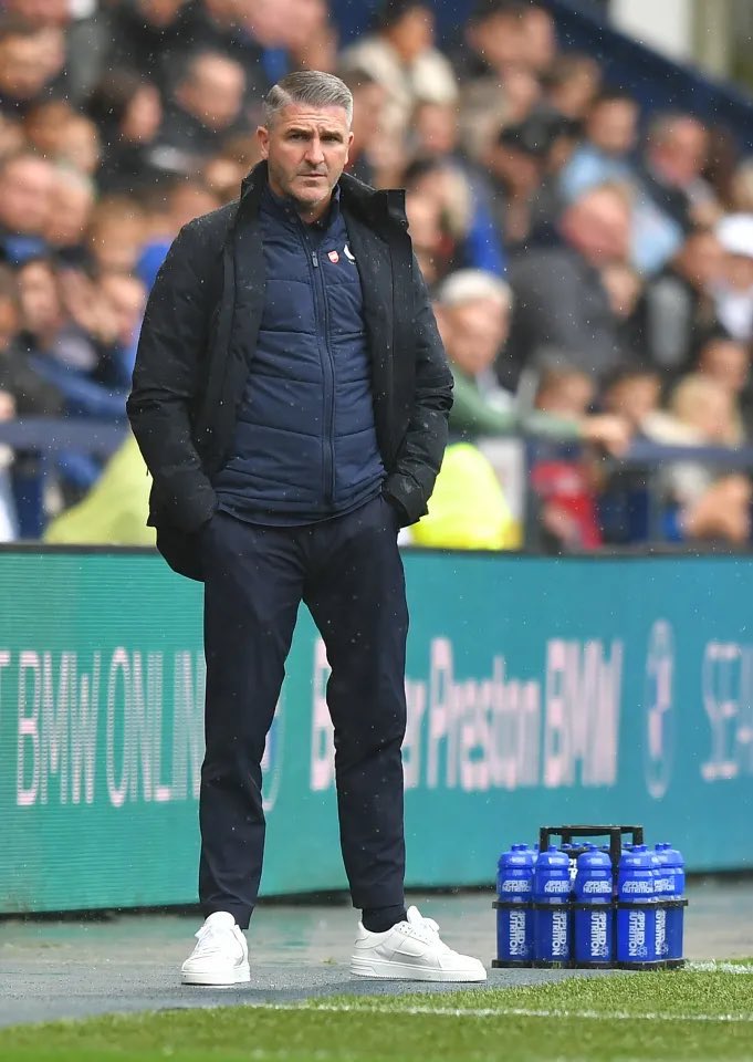 TheFLZone's tweet photo. 🚨 Wigan are set to sack manager Ryan Lowe.

(via @SportsPeteO) https://t.co/fqrOVfcqFh