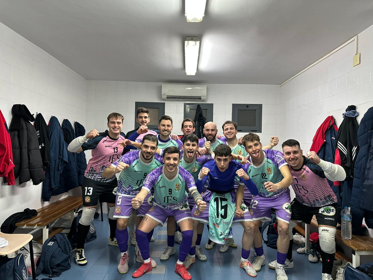 InfantesFS's tweet image. TERCERA DIVISIÓN RFEF 25-26 RESULTADO (J18)

 @fsmenasalbas 2-3 @InfantesFS 

Victoria muy merecida en un encuentro en donde nos pusimos 0-1 al descanso, poniéndonos 0-3 a falta de 3', donde los rivales nos apretaron con portero jugador, con una defensa pletórica.