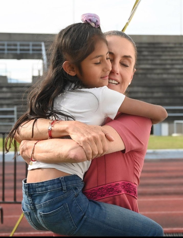 Se siente segura.

Gracias <a href="/Claudiashein/">Claudia Sheinbaum Pardo</a> por ser el ejemplo que todas las niñas mexicanas necesitaban ❤️