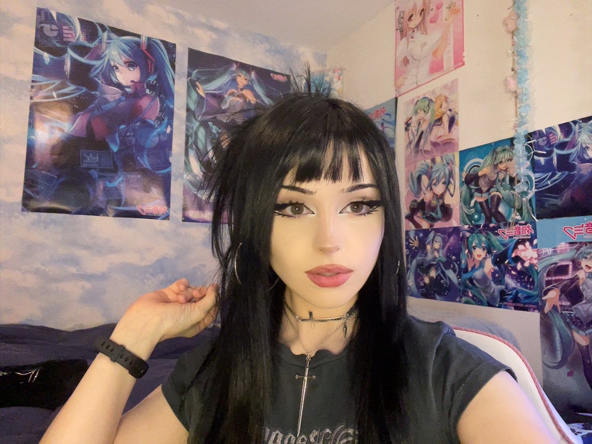 xoRennii's tweet image. miku wall