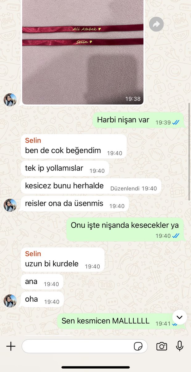 gulsumkrk's tweet photo. arkadaş grubumuzdan ilk defa biri nişanlanıyor da bu konularda cahilliğimiz ondan https://t.co/LCCJNvSeHA