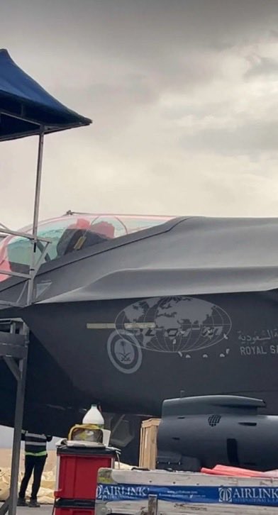 لأول مرة في التاريخ 
🚨‼️الغالية F-35 بشعار #القوات_الجوية_الملكية_السعودية 
ستقدم للجمهور غداً في #الرياض 
#معرض_الدفاع_العالمي_2026 
#F_35