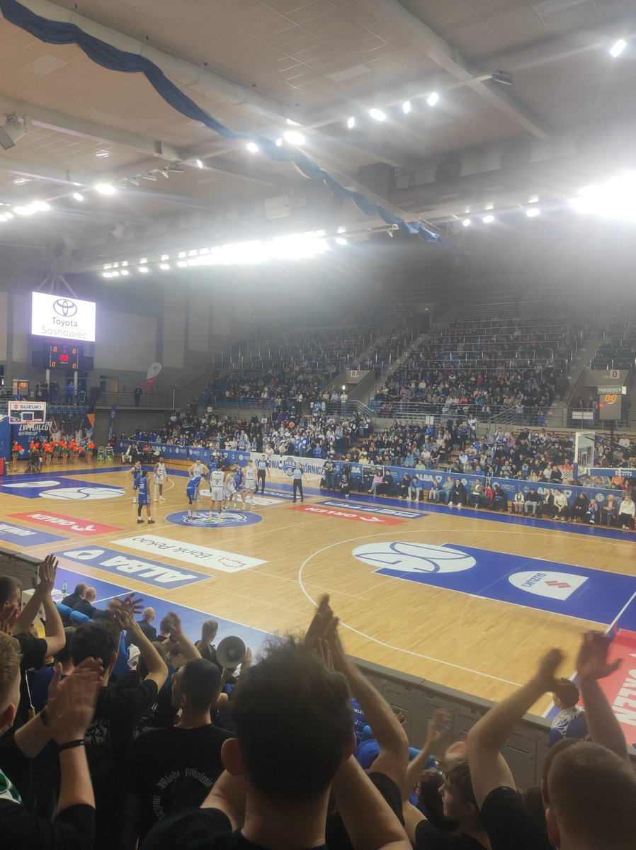 maras150's tweet photo. Sztuką nie jest wpierać drużynę, kiedy wygrywa mecz za meczem. Sztuką jest wziąć szalik, wsiąść w samochód, jechać przez pół Polski i dopingować, kiedy klub jest w trudnym momencie i wierzyć, że to jest przełomowy moment. Brawo trener Neno, brawo drużyna 👏 #plkpl https://t.co/BktTqiqW8L