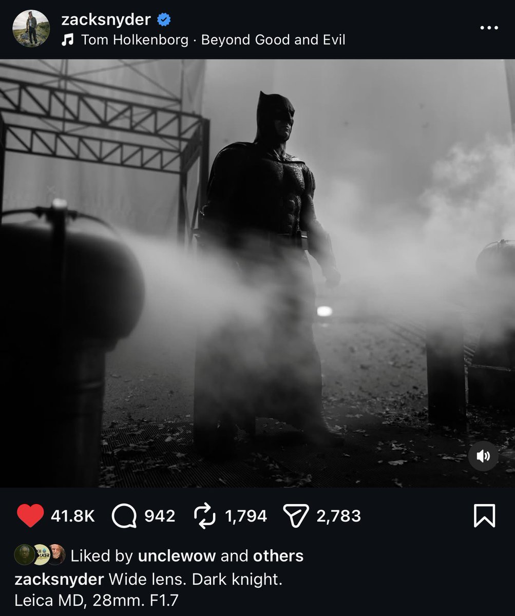 “Maybe it’s the Gotham City in me.”

“We just have a bad history with freaks dressed like clowns.”🃏

Make the Batfleck Movie 🦇🦇

#ZSJLonNetflix <a href="/netflix/">Netflix</a> #SnyderVerseOnNetflix