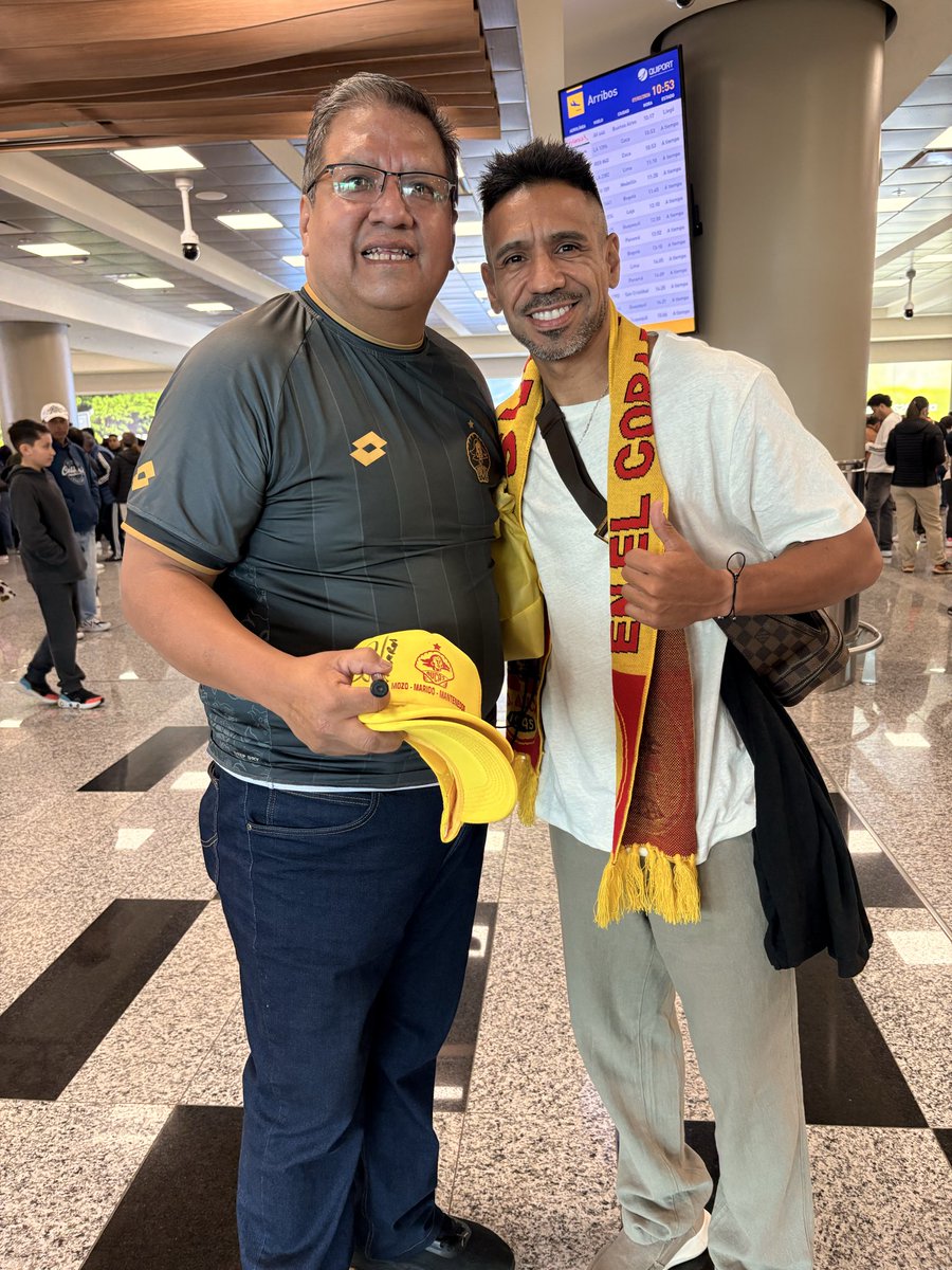 Pensé que nunca iba a poder decirle personalmente, al mejor jugador que vistió la camiseta de <a href="/Aucas45/">S. D. Aucas Oficial</a> el 
<a href="/figueroa_negro/">Figue</a> Dios le pague por haber sido el CAPITÁN del inolvidable equipo 2022 que pintó la 1ra estrella en nuestra camiseta, hoy llegó el día… BIENVENIDO CAPI ETERNO