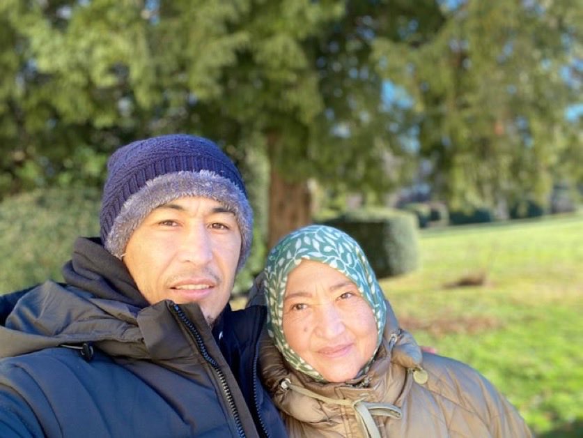 #ACİL  

Çin’in toplama kamplarında 15 ay boyunca ağır işkence gören ve bu zulmü dünyaya duyuran en önemli tanıklardan biri olan Gulbahar Celilova’nın oğlu Ahmetcan Sadrov şuan Türkiye’den, can güvenliğinin bulunmadığı Kazakistan’a sınır dışı edilmek özel olduğu öğrenildi!