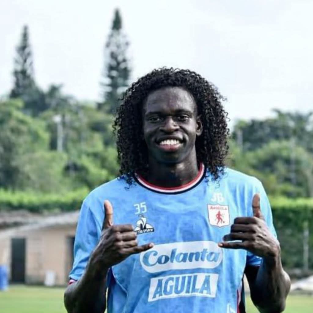 No se lo corte hasta que América salga campeón consiga la estrella 🌟 16 😁😁