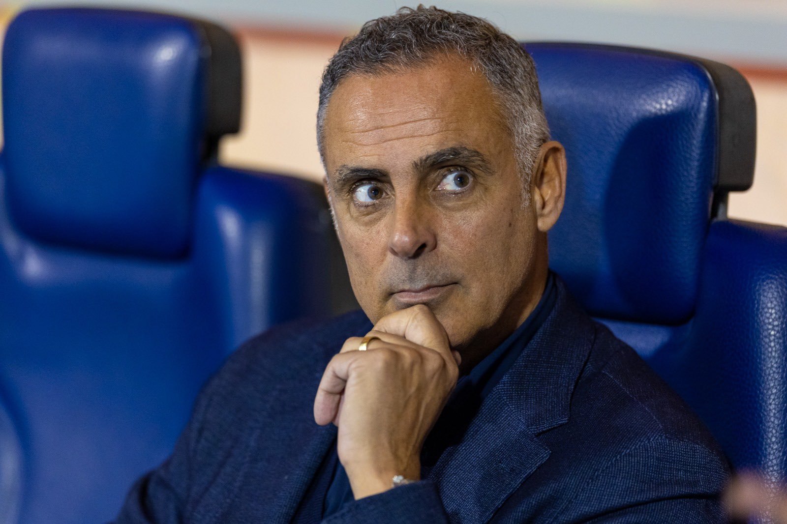 الفتح قدم أداء كبير بغياب نجمه الأبرز مراد بانتا ، ما وراء ذلك خصوصا أن الفتح لم يقم بتدعيم صفوفه بصفقات شتوية؟. | غوميز مدرب الفتح ردًا على «الشرق الأوسط»: - أشكر إشادتكم بالفريق ، الفتح يمتلك عدد من الأسماء الشابة التي أمنحها الفرصة منها قرابة 4 لاعبين تحت سن 23 عام وكذلك لدينا لاعب بعمر 17 سنة ، ولذا نحن نعمل وفق الإمكانيات الموجودة ونضع لكل مباراة ما يناسبها بعيدا عن الفوارق الكبيرة .. والفتح مجموعة مميزة وتقاتل من أجل كسر الفوارق وتحقيق أفضل النتائج #القادسية_الفتح 