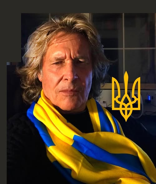 "КАК ПУТИН СОШЁЛ С УМА" 
Путин не хочет земли. Не хочет безопасности. Не хочет даже победы.
Путин хочет титула. Он хочет быть не президентом и даже не царём. Он хочет стать императором Руси.
И вот здесь начинается главная, смертельно опасная ложь.
Русь — это не Москва. Никогда.