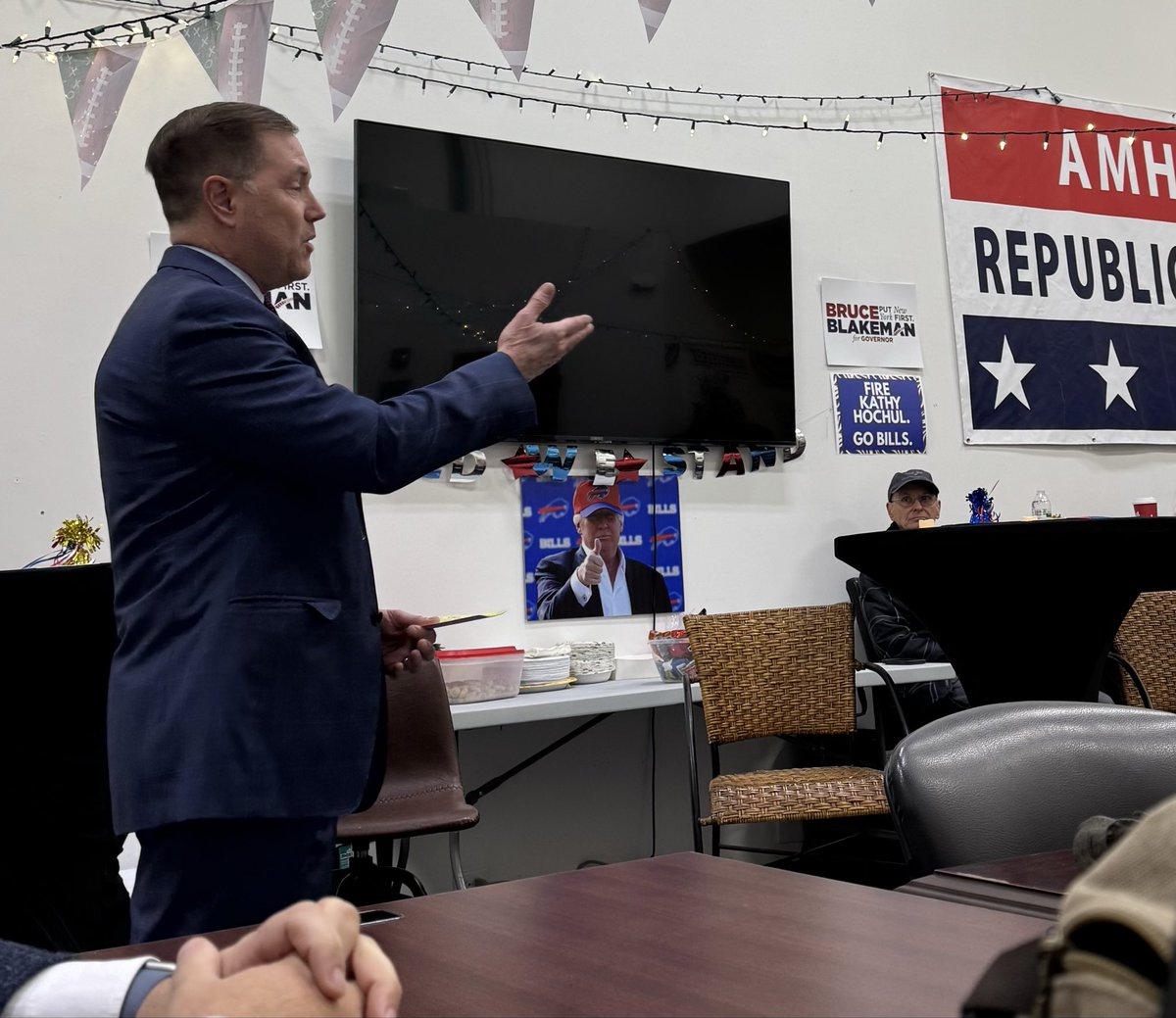 Joe Burns tweet media