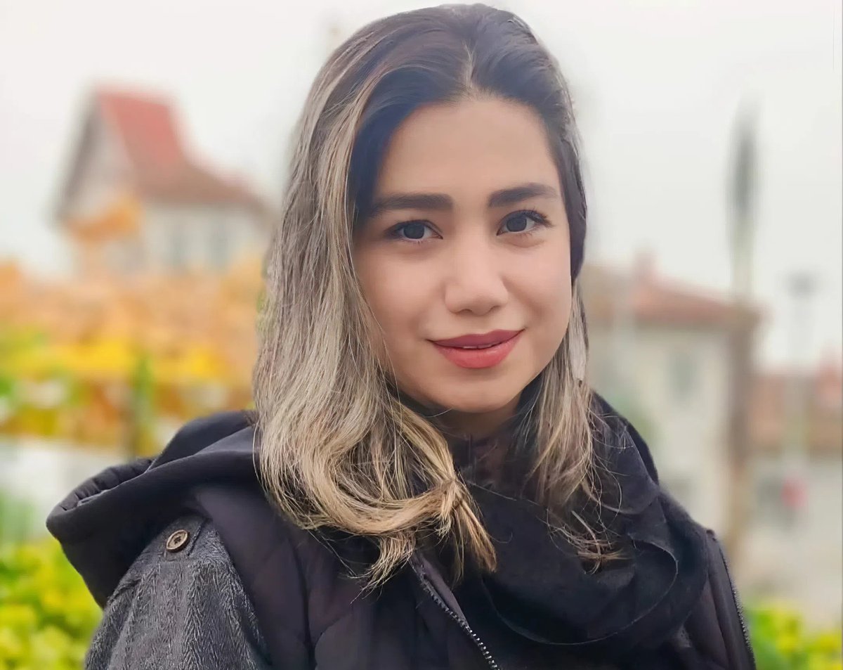 L O G Λ Я tweet media