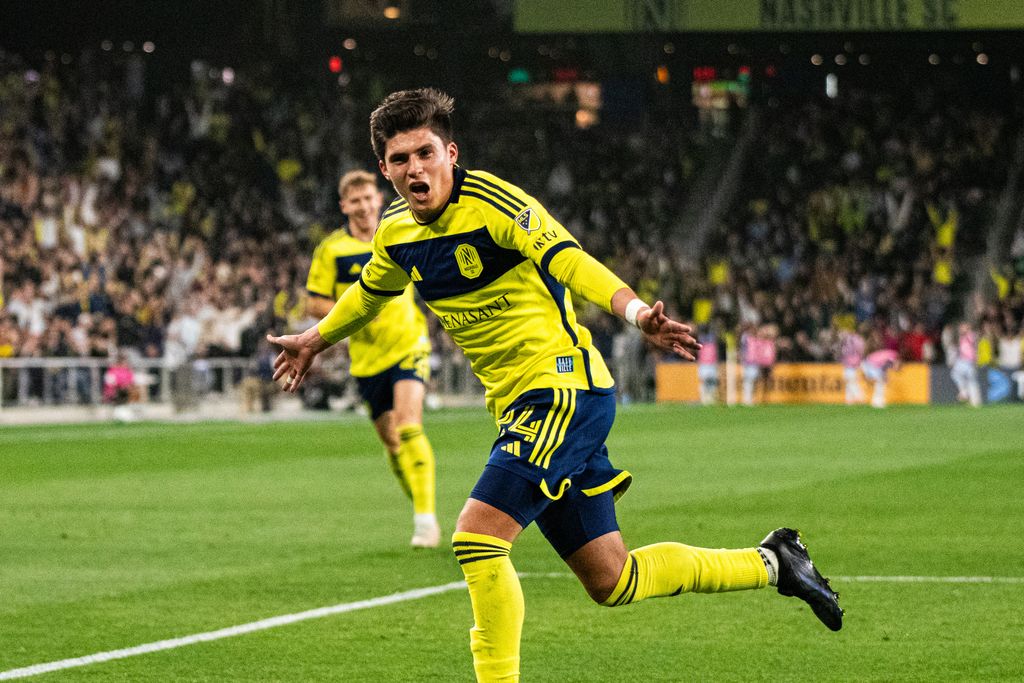 🇲🇽 Nashville SC head coach BJ Callaghan says Jonny Pérez didn't play today ahead of a potential transfer to Liga MX powerhouse Chivas. 

"We held Jonny out of the game. There's a transfer opportunity here. He's still here in camp. He's still part of the team."

📸 <a href="/_mikemeredith/">Mike Meredith</a>