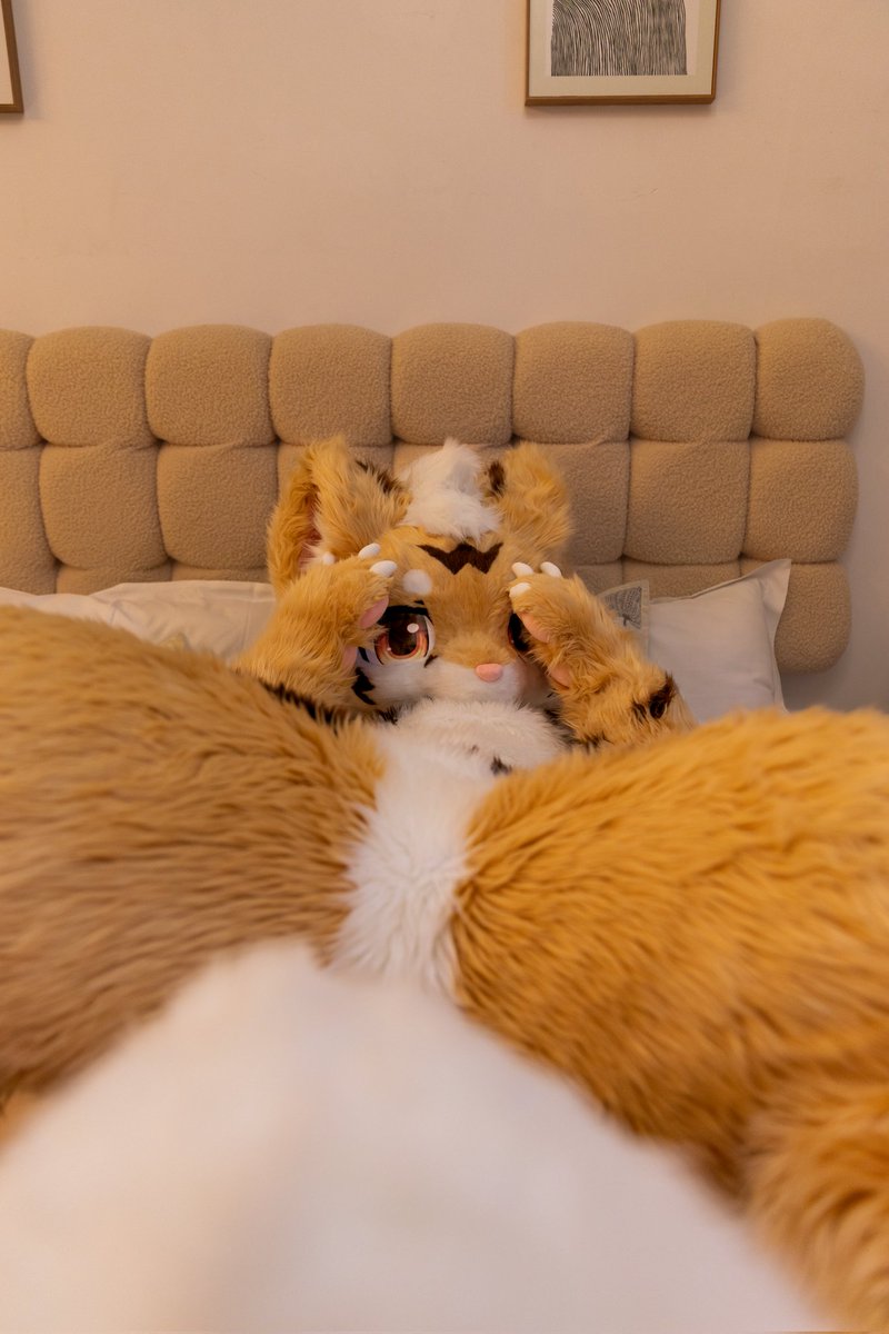 🌿⭐🌿
“他们说这样闭眼睛，一会就有红包了”
“偷看一下没关系的吧~嘻嘻”😋
“咦?叔叔这是什么奇怪的表情”