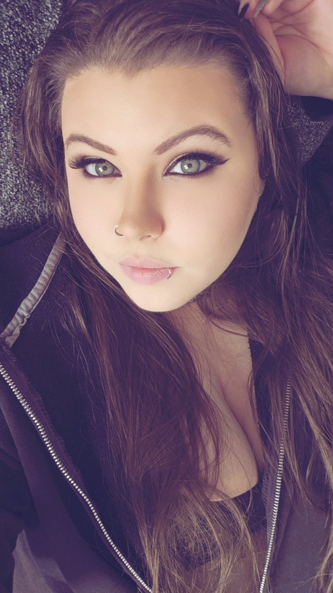 roxisin1's tweet image. Have a selfie. 
#selfie #looks #eyes #pics #makeup #girls