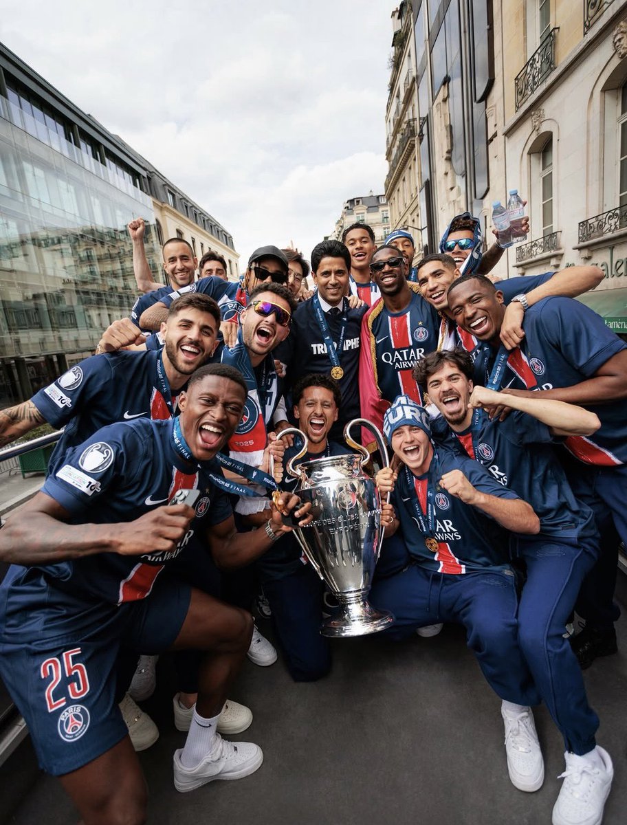 « QUAND ON SENT QU’UN JOUEUR N’A PLUS LA TÊTE AU PSG, C’EST QUE C’EST LE MOMENT POUR LUI DE S’EN ALLER. »

🎙️Luis Campos 🇵🇹 sur comment garder un groupe concerné après avoir TOUT GAGNÉ:

« Tout simplement avec la passion d'être dans ce club et de travailler sur ce projet. 

Le