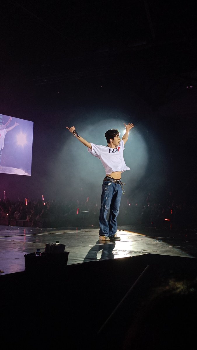 𝚛𝚎𝚎 tweet media