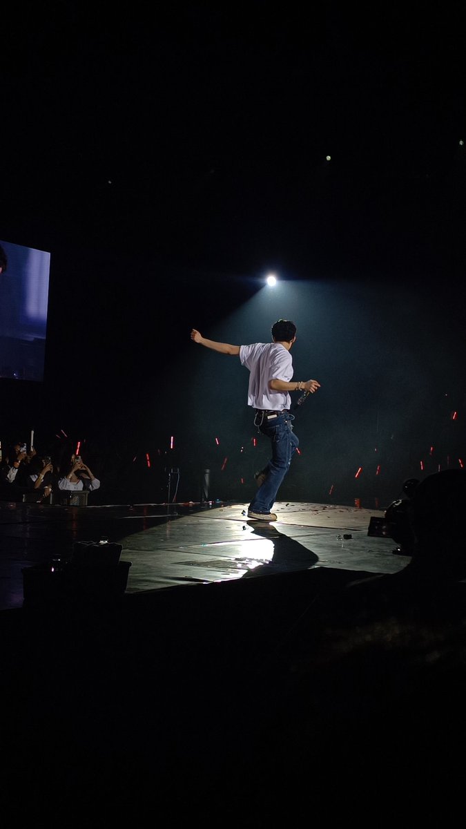 𝚛𝚎𝚎 tweet media