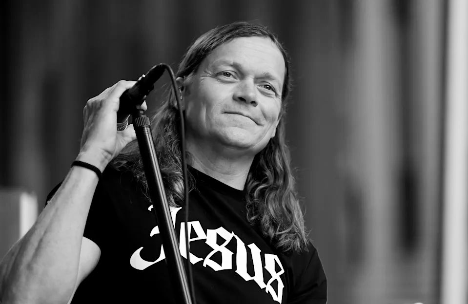 Lamentamos comunicar en fallecimiento de Brad Arnold, vocalista de la banda 3 Doors Down, a sus 47 años de edad 🖤

Descansa en paz 🕊️