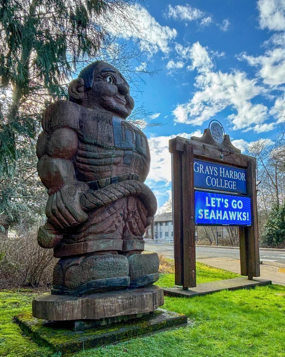Charlie says LET’S GO SEAHAWKS! 💙💚