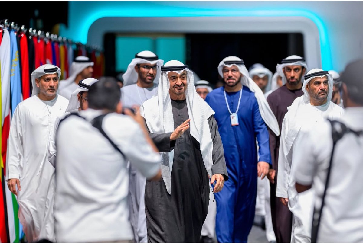 Hamedruaab's tweet photo. خلال أسبوع واحد فقط في دار زايد 🇦🇪
أكثر من 20 لقاء مع رؤساء دول وحكومات من مختلف القارات .. 
هذا ثِقَلُ دولة يقوده قائد يعمل بهدوء وثبات وحاضر في كل الملفات "الله يحفظه" 🤲 
1-31 رئيس الدولة يشهد القمة العالمية للعلماء 
1-31 رئيس الدولة يمنح القرقاوي وسام الاتحاد 
2-1 رئيس الدولة يلتقي رئيس سيراليون
2-2 رئيس الدولة يلتقي رئيس أذربيجان 
2-2 رئيس الدولة يلتقي رئيس الكونجو 
2-3 رئيس الدولة يلتقي رئيس سويسرا 
2-3 رئيس الدولة ورئيس أذربيجان يشهدان التمرين العسكري المشترك 
2-3 رئيس الدولة يلتقي رئيس الإكوادور 
2-3 رئيس الدولة يلتقي رئيسة كوسوفو 
2-4 رئيس الدولة يلتقي رئيس البارغواي 
2-4 رئيس الدولة يلتقي وفد القيادات الشابة 
2-4 رئيس الدولة يلتقي ضيوفه في قصر البحر 
2-4 رئيس الدولة يلتقي رئيس حكومة كردستان 
2-4 رئيس الدولة يلتقي رئيس الوزراء الكويتي 
2-5 رئيس الدولة يشهد فعاليات القمة الحكومية في يومها الثاني بدبي 
2-5 رئيس الدولة يلتقي رئيس شمال مقدونيا ورئيس حكومة لاتفيا ورؤساء دول أفريقية 
2-5 رئيس الدولة يشهد حفل تكريم الفائزين بجائزة زايد للأخوة الإنسانية بأبوظبي 
2-5 رئيس الدولة يلتقي رئيس وزراء أرمينيا 
2-5 رئيس الدولة يلتقي رئيس مجلس الشيوخ في كازخستان 
2-6 رئيس الدولة يلتقي المستشار الألماني ويشهد توقيع عدد من الاتفاقيات
2-6 رئيس الدولة يستقبل رئيس بروندي 
2-6 رئيس الدولة يلتقي رئيس الغابون 
#رئيس_الدولة يشهد توقيع عدد من اتفاقيات الشراكة الاقتصادية الشاملة 
#الخبر_مع_حامد