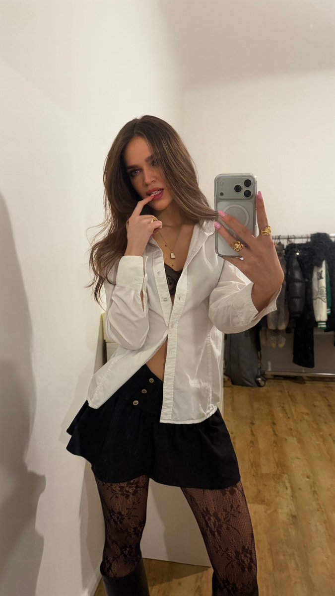 herrinareaa's tweet photo. Mein Blick wenn ich darüber nachdenke dir alles zu nehmen🤭💸
Was gibt es hotteres als rote Zahlen?😈
#findom #femdon #zahlsklave #zahlfetisch #findomch #findomaus #nylon #camsession #lederfetisch #lederheels #stiefel #geldherrin https://t.co/q0zp0jYCMi