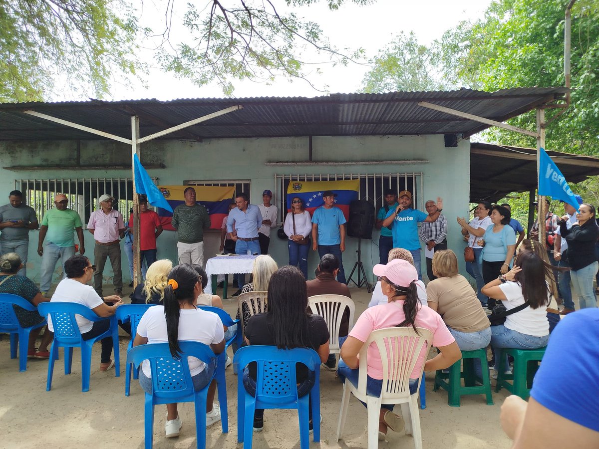 Hoy, acompañamos al equipo de El Recreo, municipio San Fernando, en una jornada de trabajo y reencuentro con nuestros valiosos compañeros. 

La fuerza de nuestros equipos  es imparable. 

#Apure #SanFernando <a href="/VenteVenezuela/">Vente Venezuela</a>