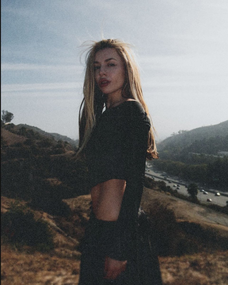 ONLY AVA MAX CONTENT 📁 tweet media