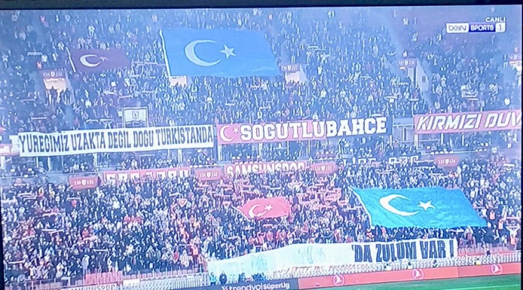 #Samsunspor

Samsunspor Tribünleri:
"Yüreğimiz uzakta değil Doğu Türkistan'da"

Helal olsun Samsun'a...